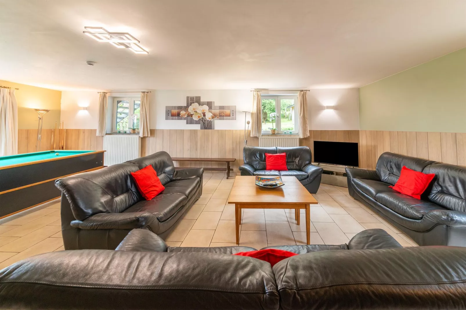 Aux Quatre Saisons-Living room