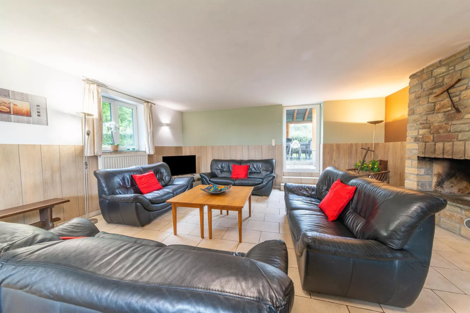 Aux Quatre Saisons-Living room