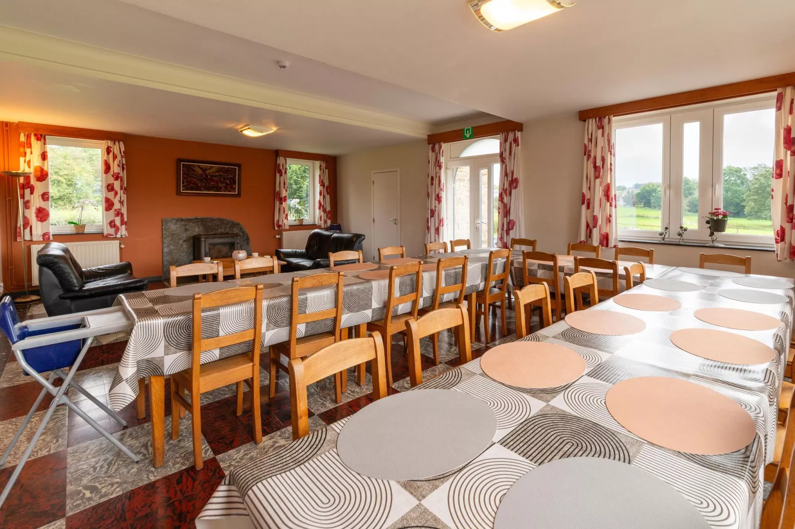 Aux Quatre Saisons-Dining room