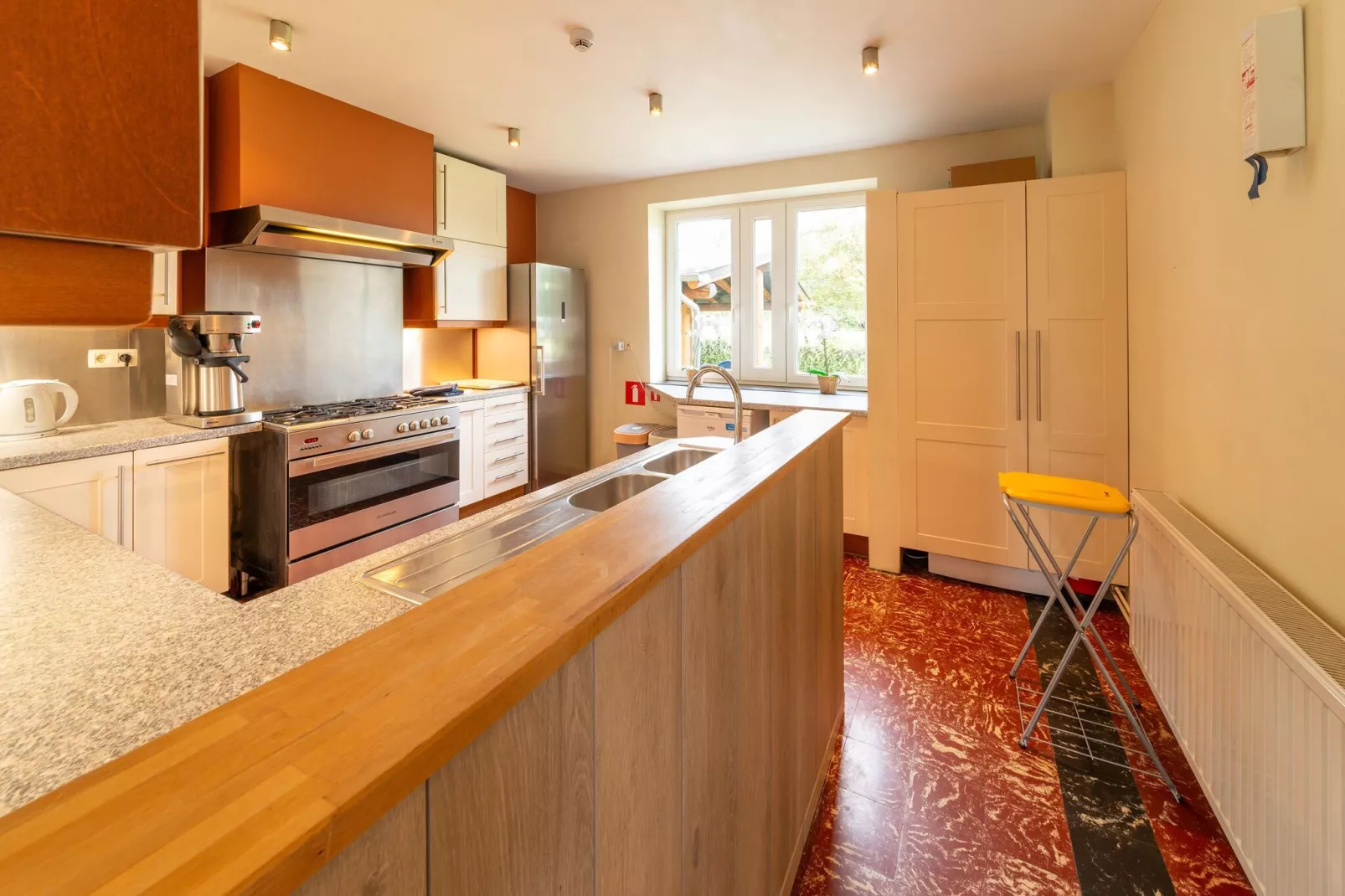 Aux Quatre Saisons-Kitchen