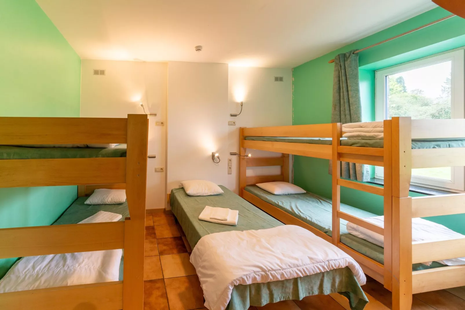 Aux Quatre Saisons-Bedroom