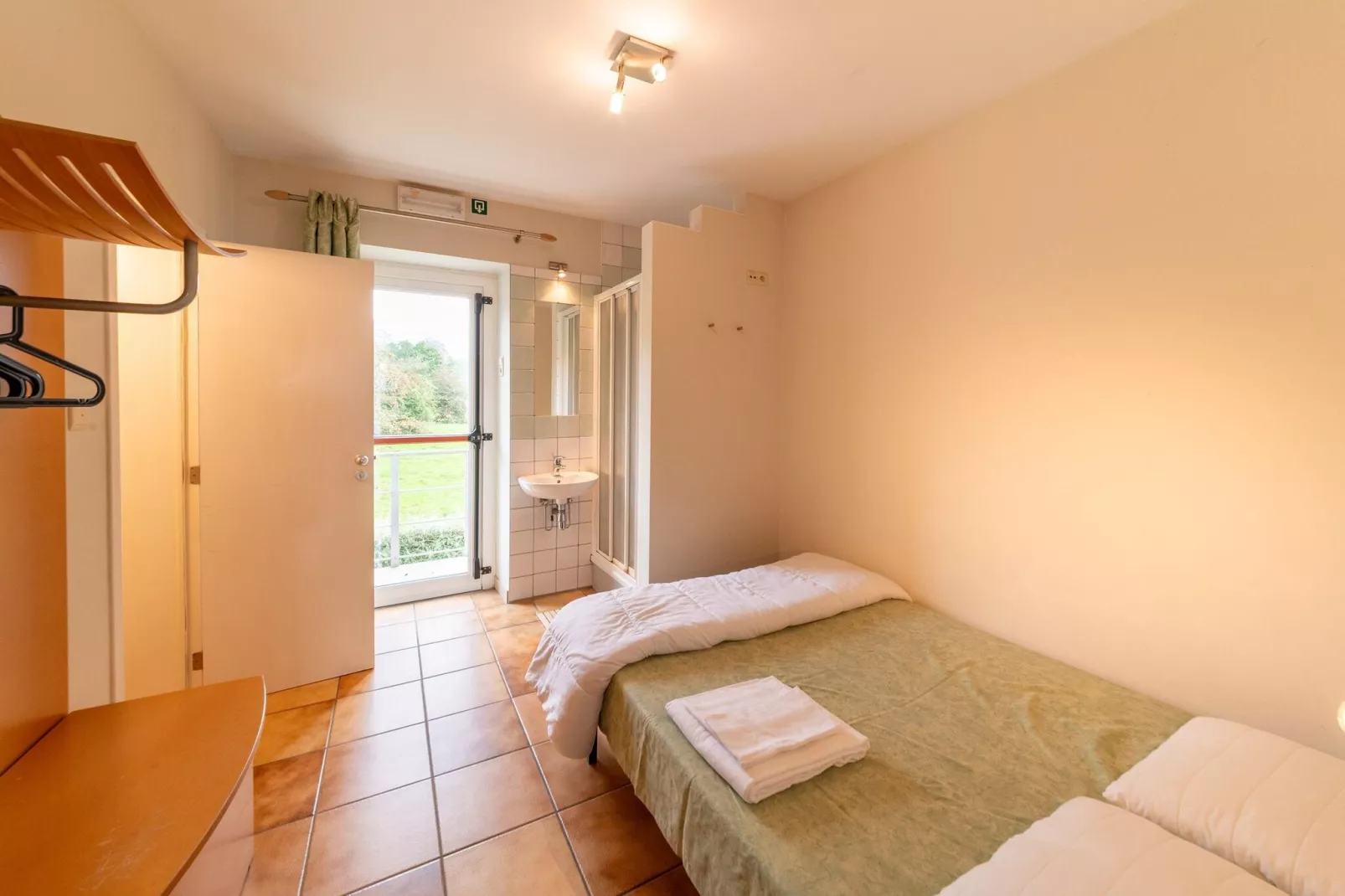 Aux Quatre Saisons-Bedroom