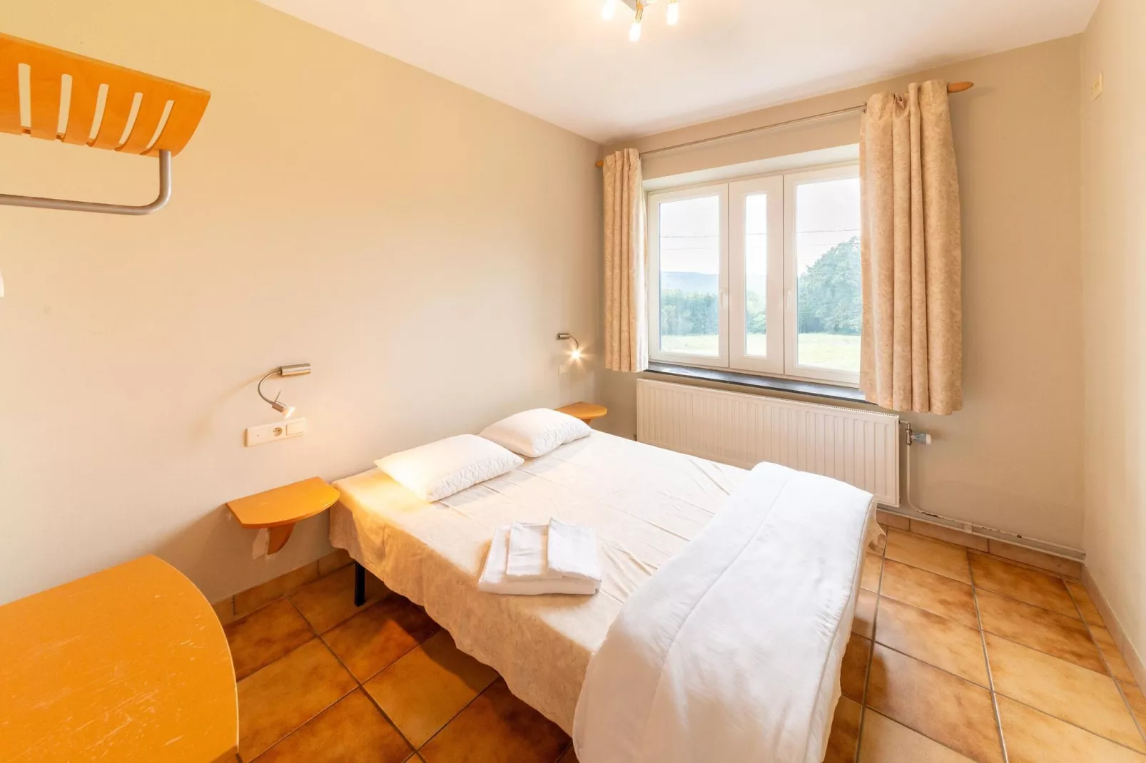 Aux Quatre Saisons-Bedroom