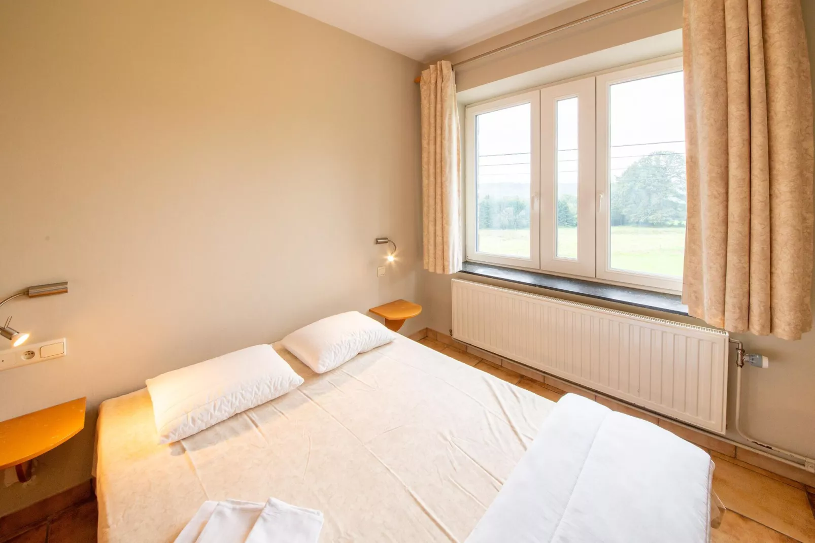 Aux Quatre Saisons-Bedroom