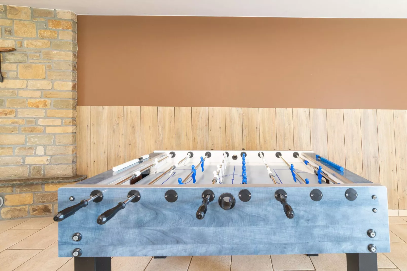 Aux Quatre Saisons-Recreation room