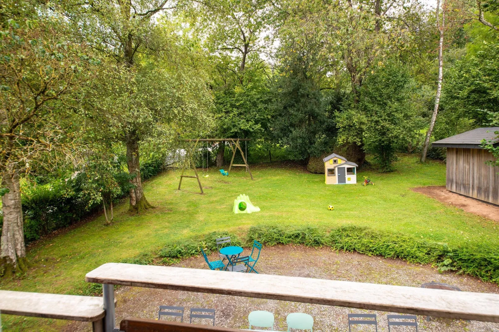 Aux Quatre Saisons-View summer