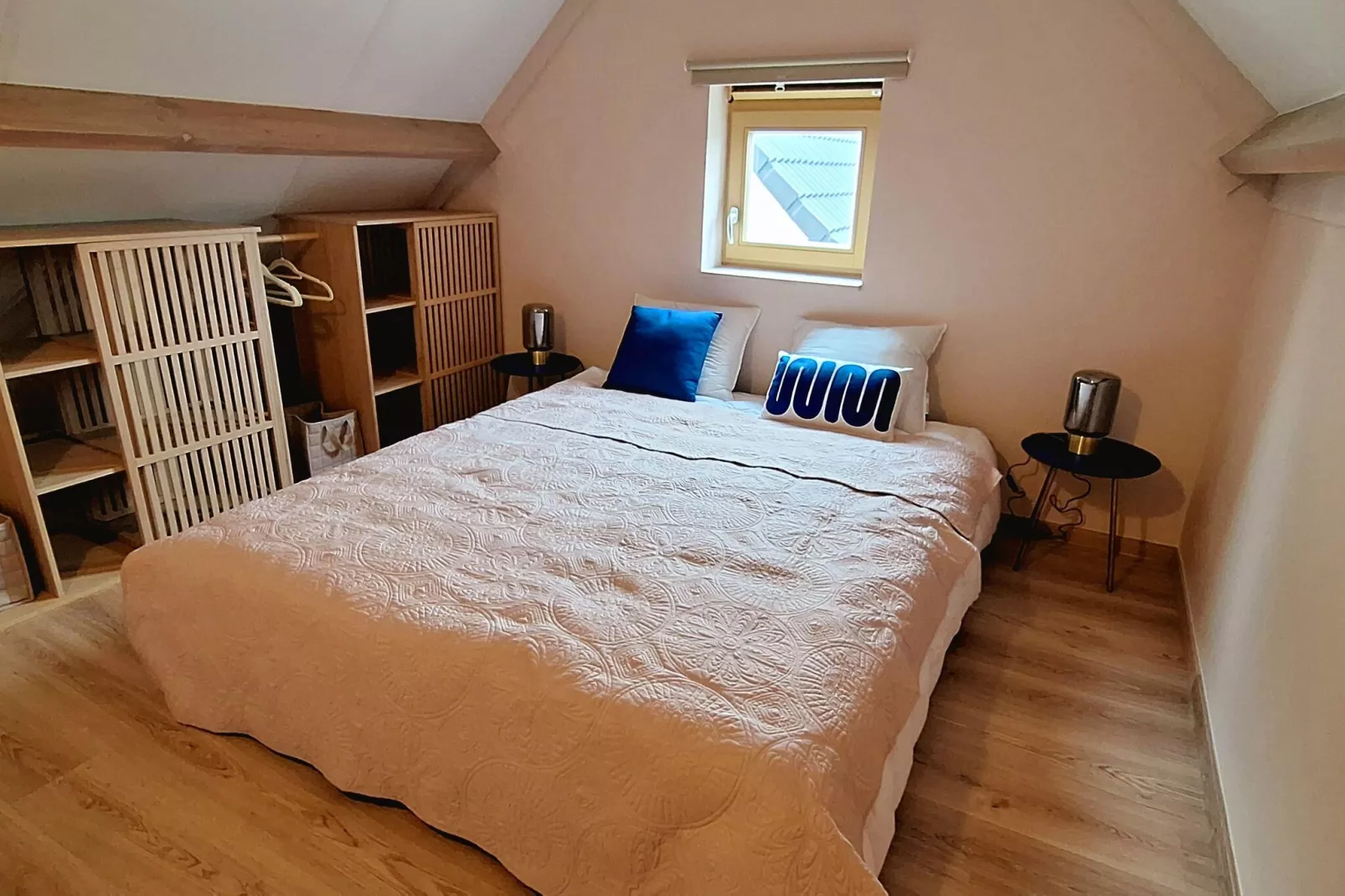 WH2/42-Bedroom
