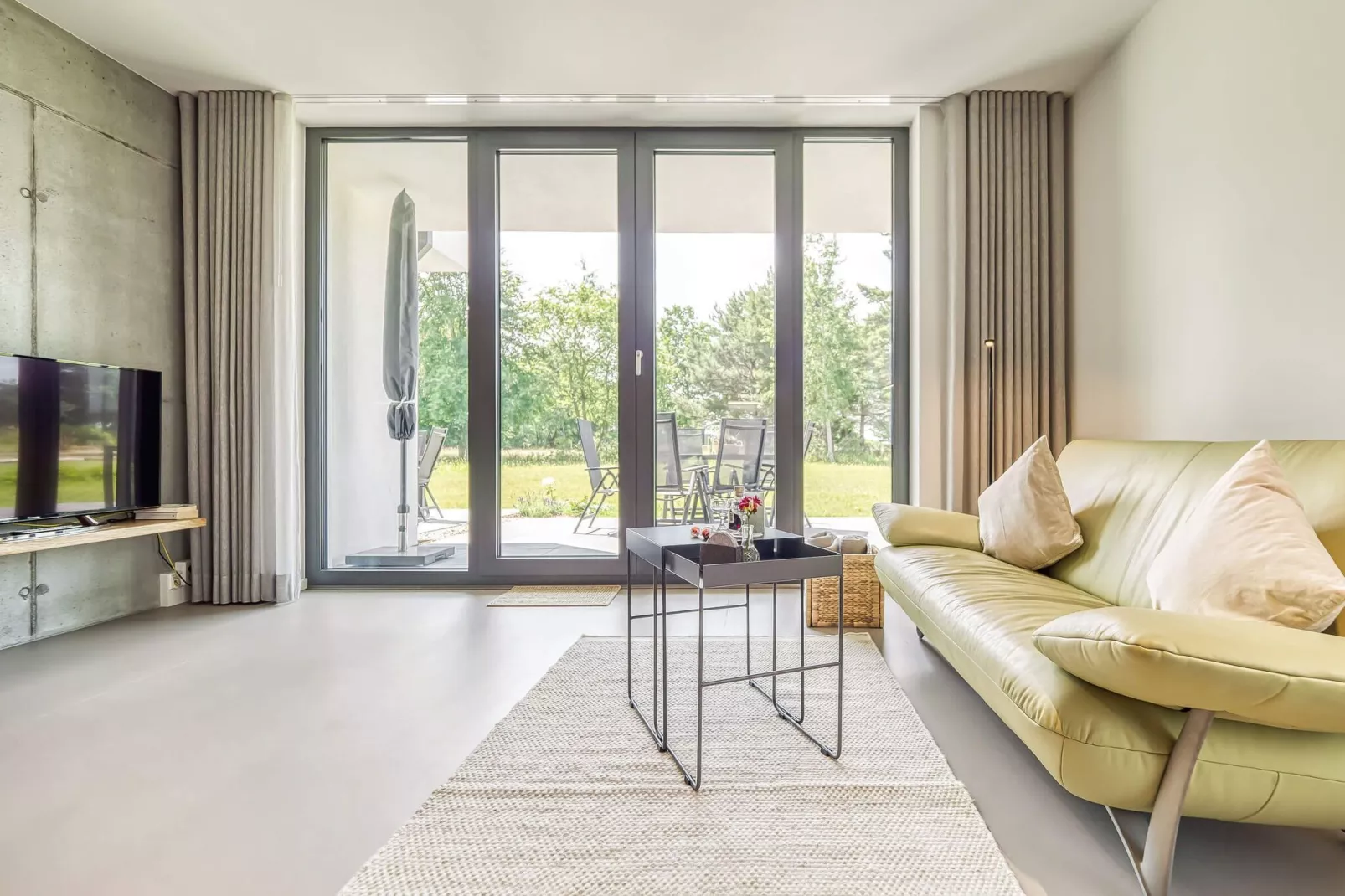 Peak Two-Living room