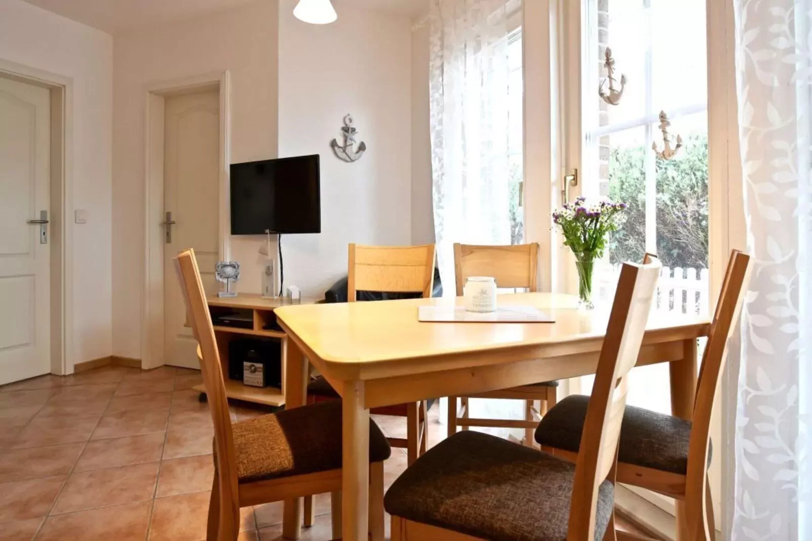 138597-Dining room
