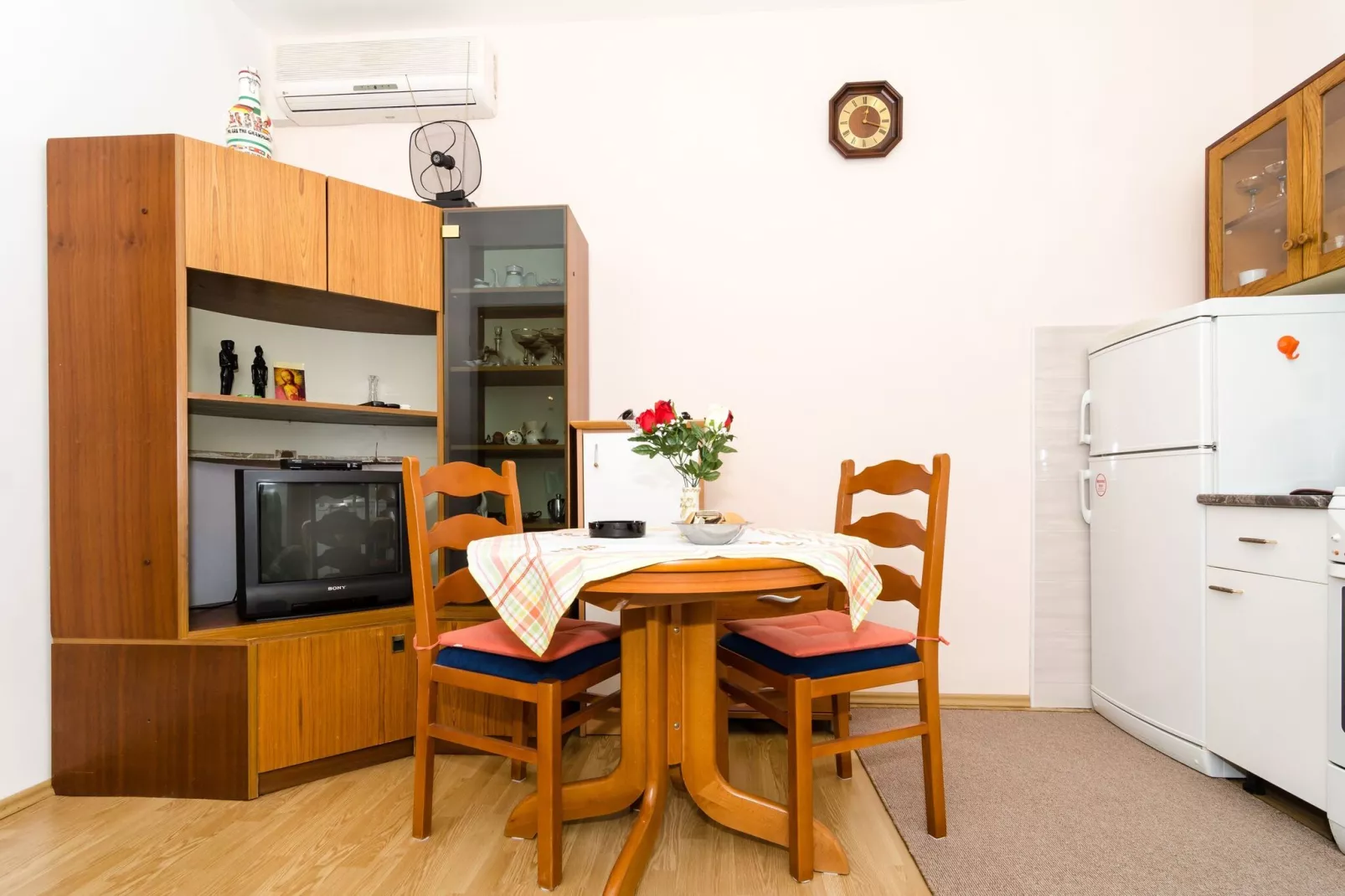 Apartment Berk - One-Bedroom Apartment with Terrace-Esszimmer