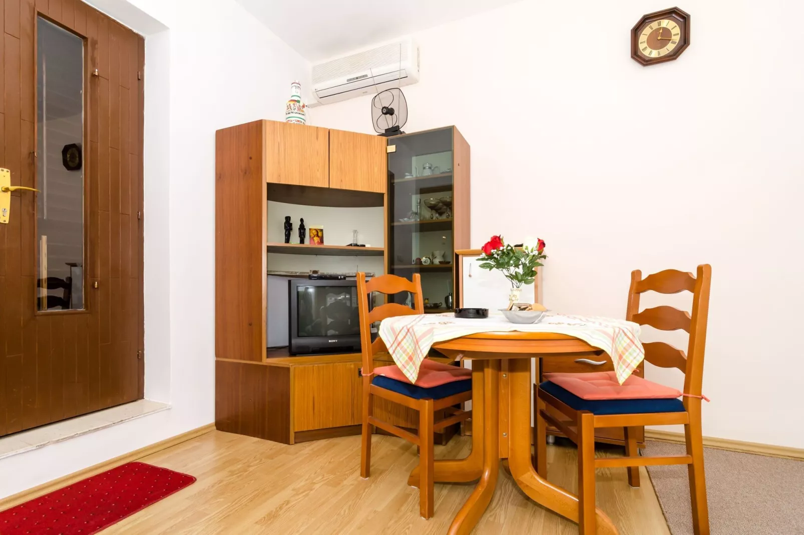 Apartment Berk - One-Bedroom Apartment with Terrace-Esszimmer