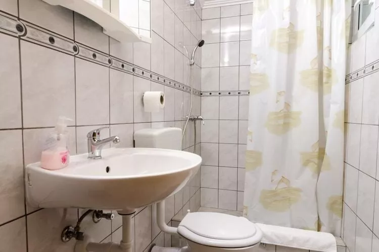 Apartments Villa Nikol - Standard Two Bedroom Apartment with Sea View (APT 1)-Badezimmer