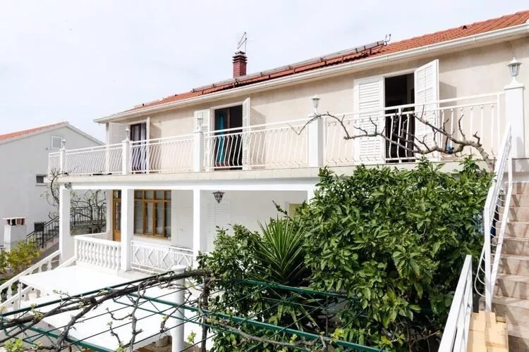 Apartments Villa Nikol - Standard Two Bedroom Apartment with Sea View (APT 1)-Außenbereich