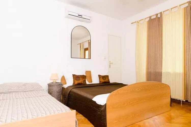 Apartments Villa Nikol - Two Bedroom Apartment with Sea View (APT 4)-Schlafzimmer