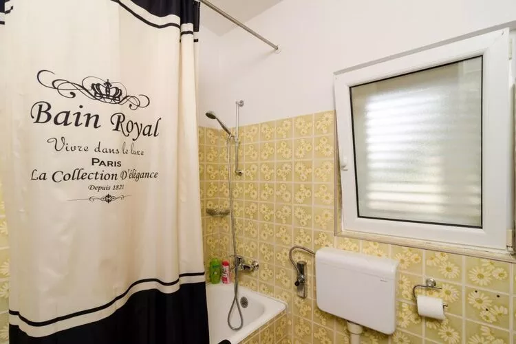 Apartments Villa Nikol - Two Bedroom Apartment with Sea View (APT 4)-Badezimmer