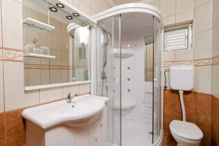 Apartments Villa Nikol - Standard One Bedroom Apartment with Sea View (APT 6)-Badezimmer