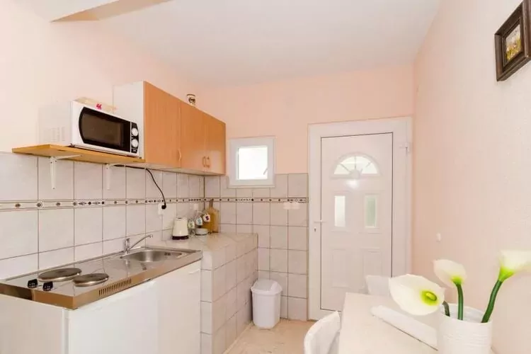 Apartments Villa Nikol - Two Bedroom Apartment with Balcony and Sea View (APT 7)-Küche