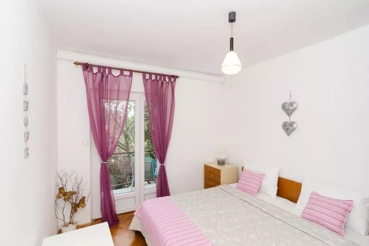 Apartments Villa Nikol - Two Bedroom Apartment with Balcony and Sea View (APT 7)-Schlafzimmer