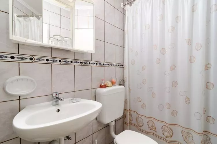 Apartments Villa Nikol - Two Bedroom Apartment with Balcony and Sea View (APT 7)-Badezimmer