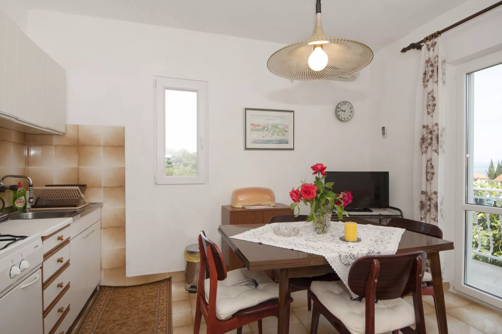 Apartments Fortuna - Comfort One Bedroom Apartment with Balcony (Yellow)-Salle à manger