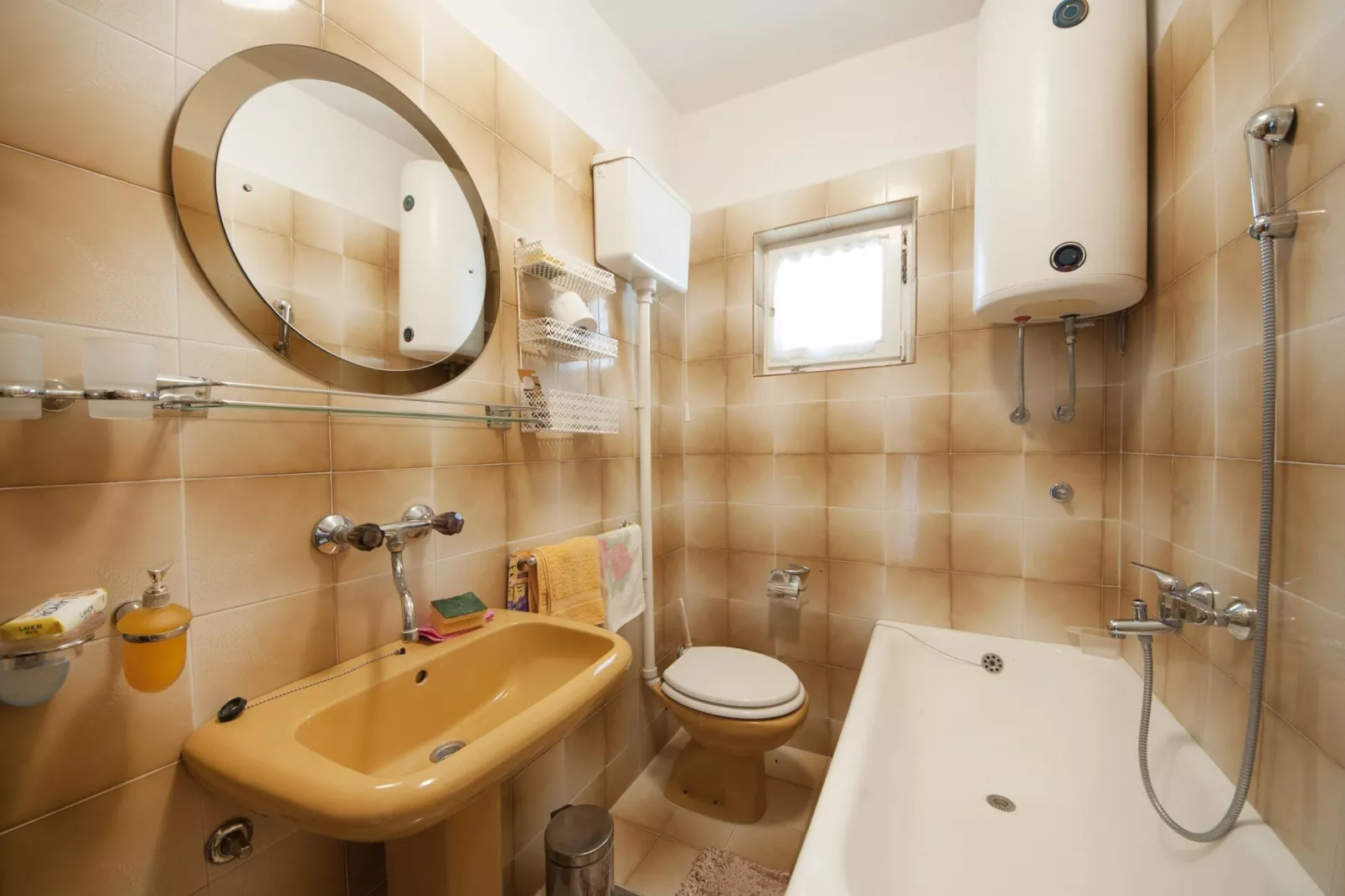 Apartments Fortuna - Comfort One Bedroom Apartment with Balcony (Yellow)-Salle de bain