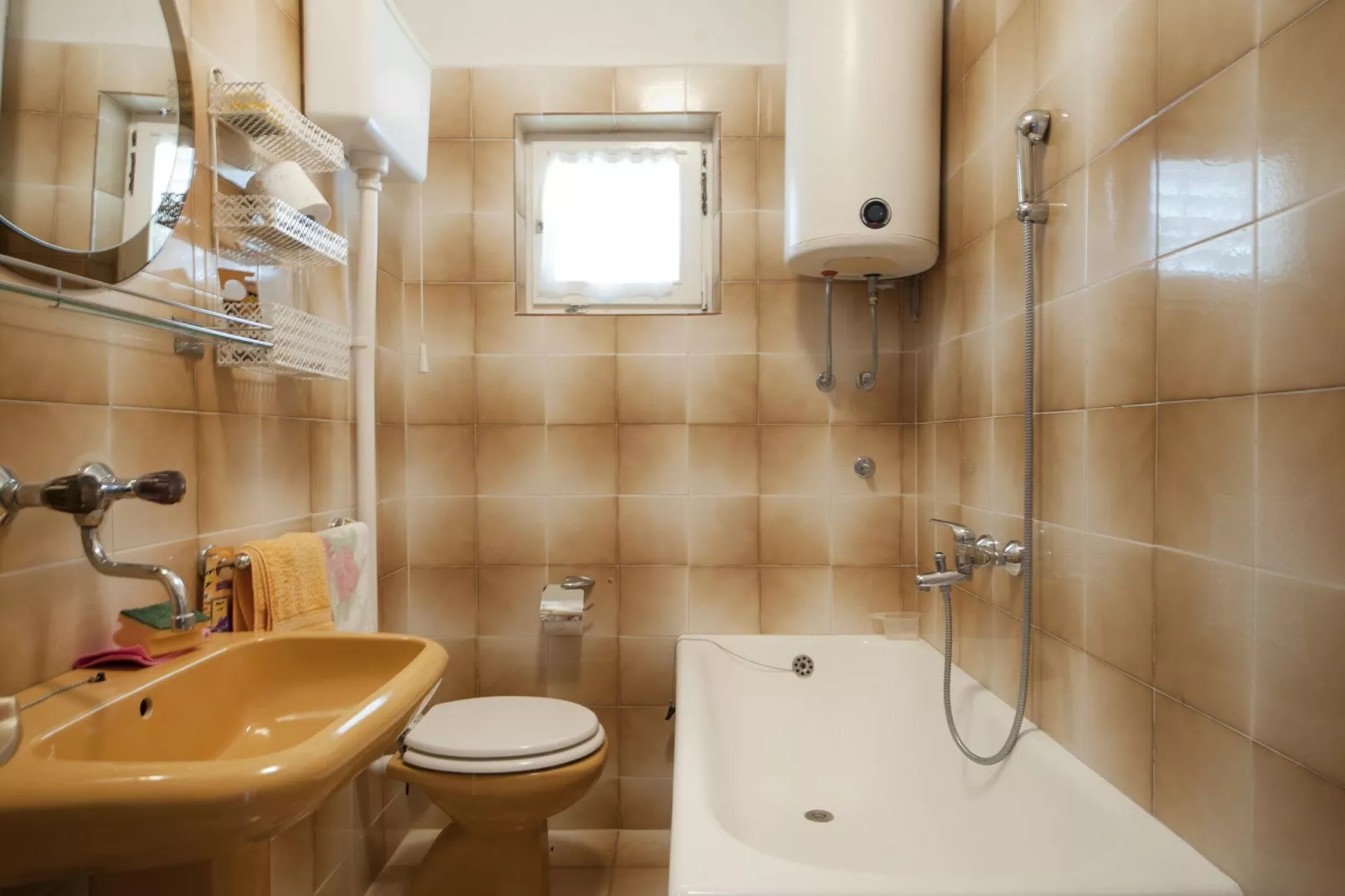 Apartments Fortuna - Comfort One Bedroom Apartment with Balcony (Yellow)-Salle de bain