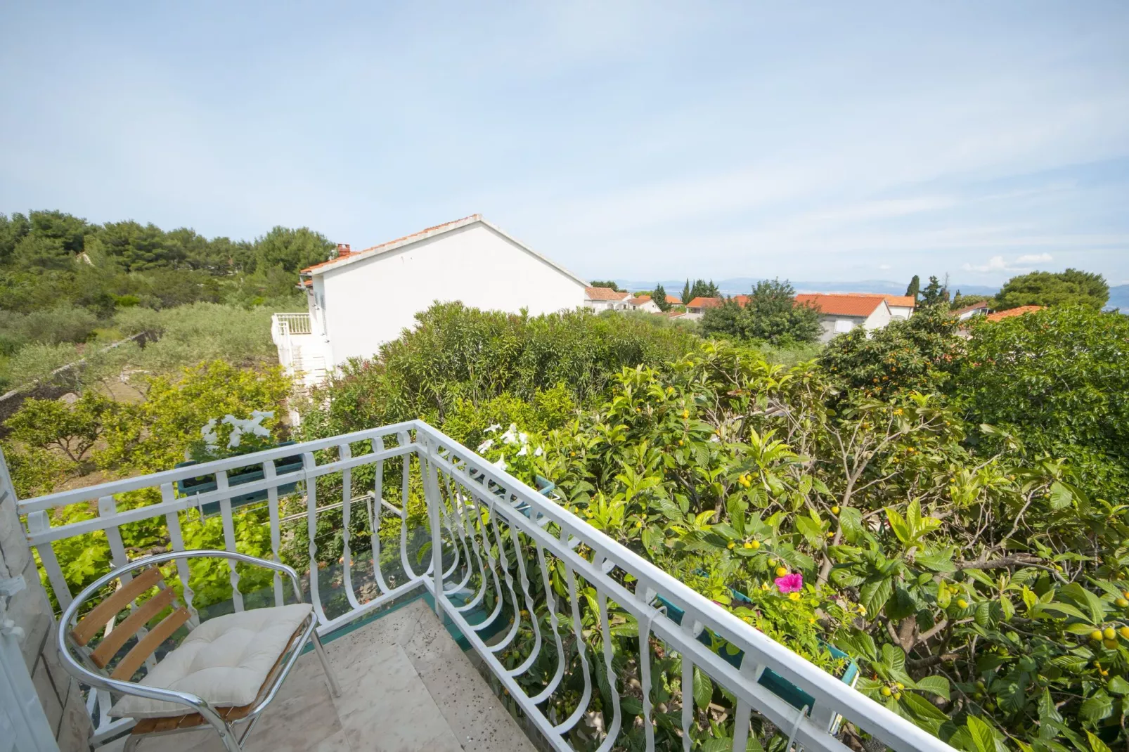 Apartments Fortuna - Comfort One Bedroom Apartment with Balcony (Yellow)-Balcon-terrasse