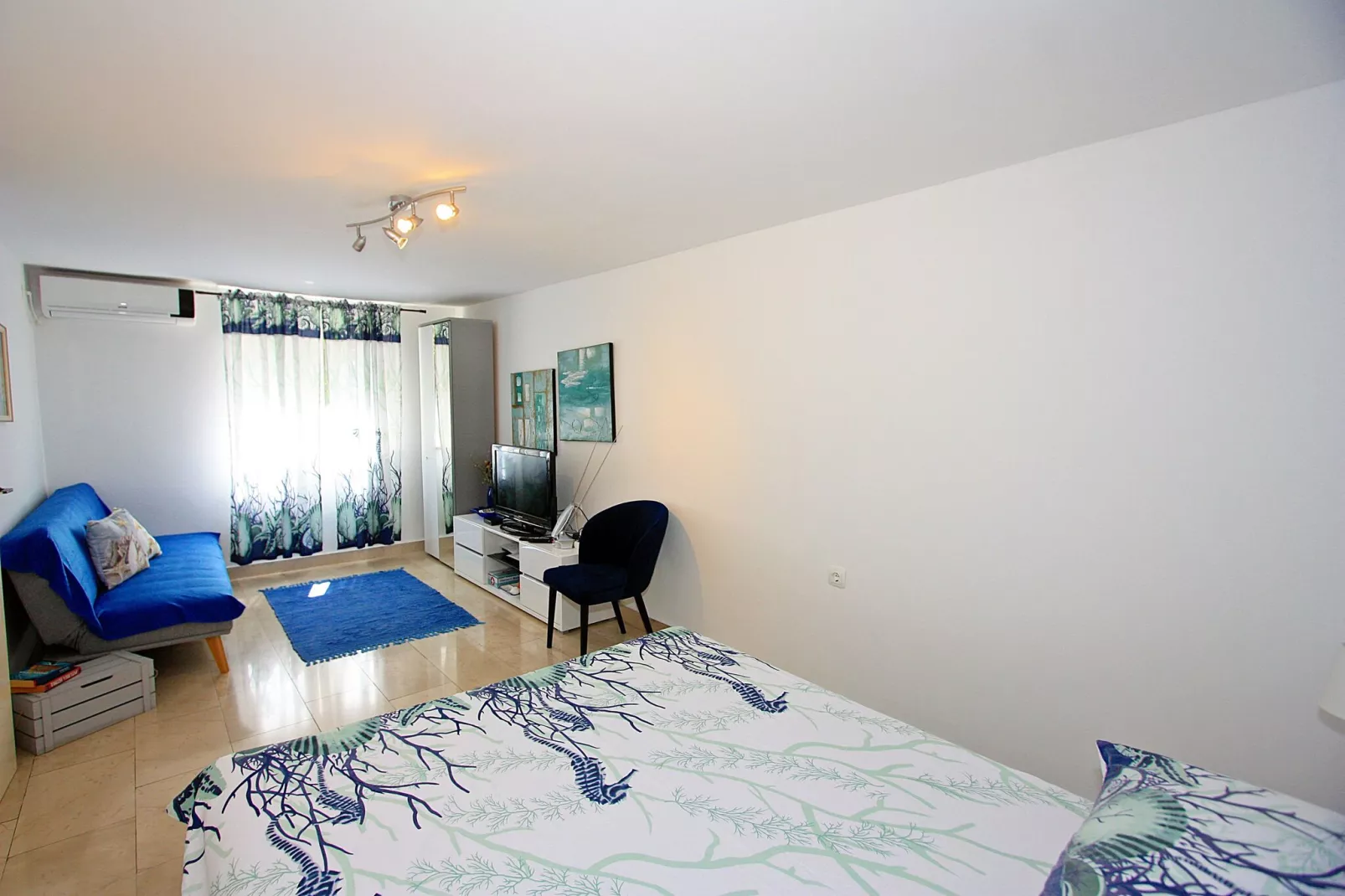 Apartment Zorica - One Bedroom Apartment with Terrace (ST)-Chambre