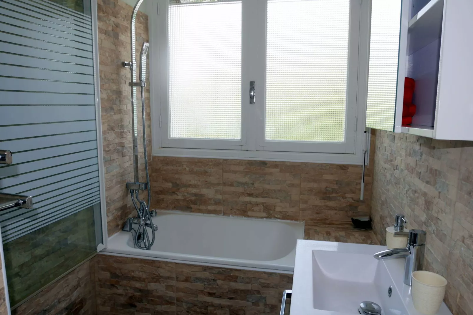 Ferienhaus mit 180° Panorama Meerblick Lampaul-Plouarzel-Bathroom