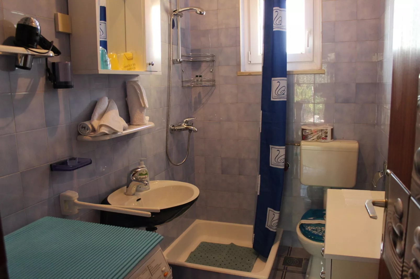 Apartments Sweet Life - Three-Bedroom Apartment with Terrace and Sea view (Renata) (ST)-Badezimmer
