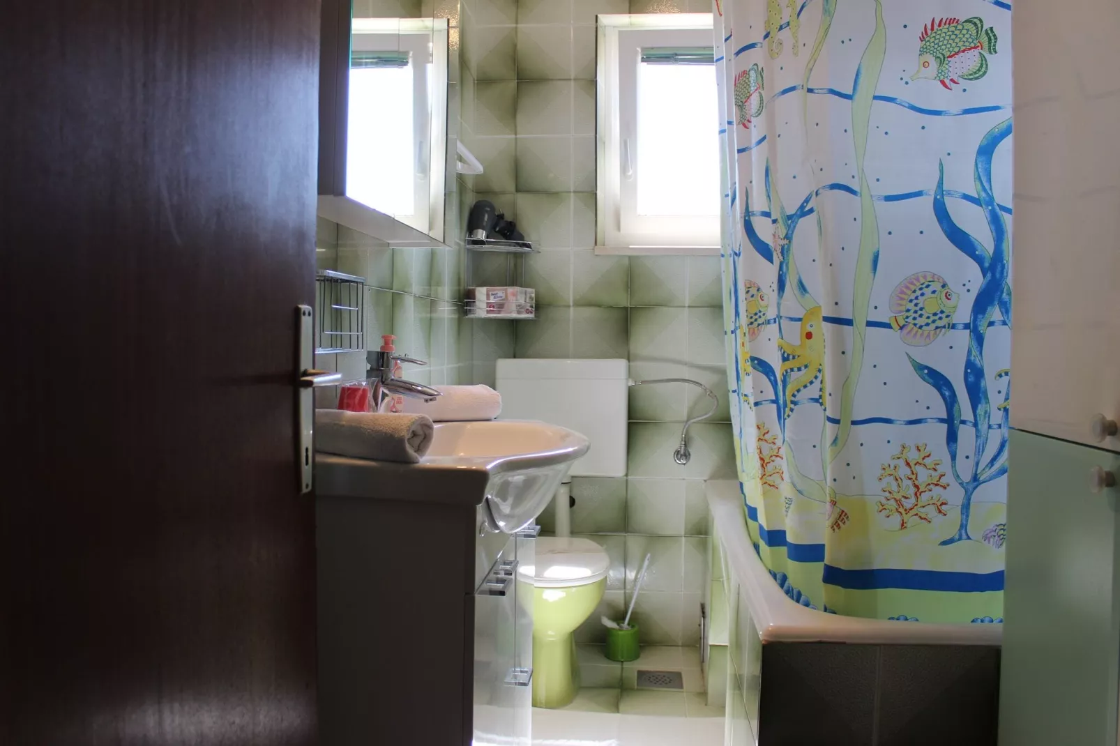 Apartments Sweet Life - Three-Bedroom Apartment with Terrace and Sea view (Renata) (ST)-Badezimmer