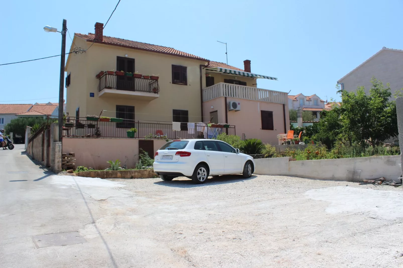 Apartments Sweet Life - Three-Bedroom Apartment with Terrace and Sea view (Renata) (ST)-Parkplatz