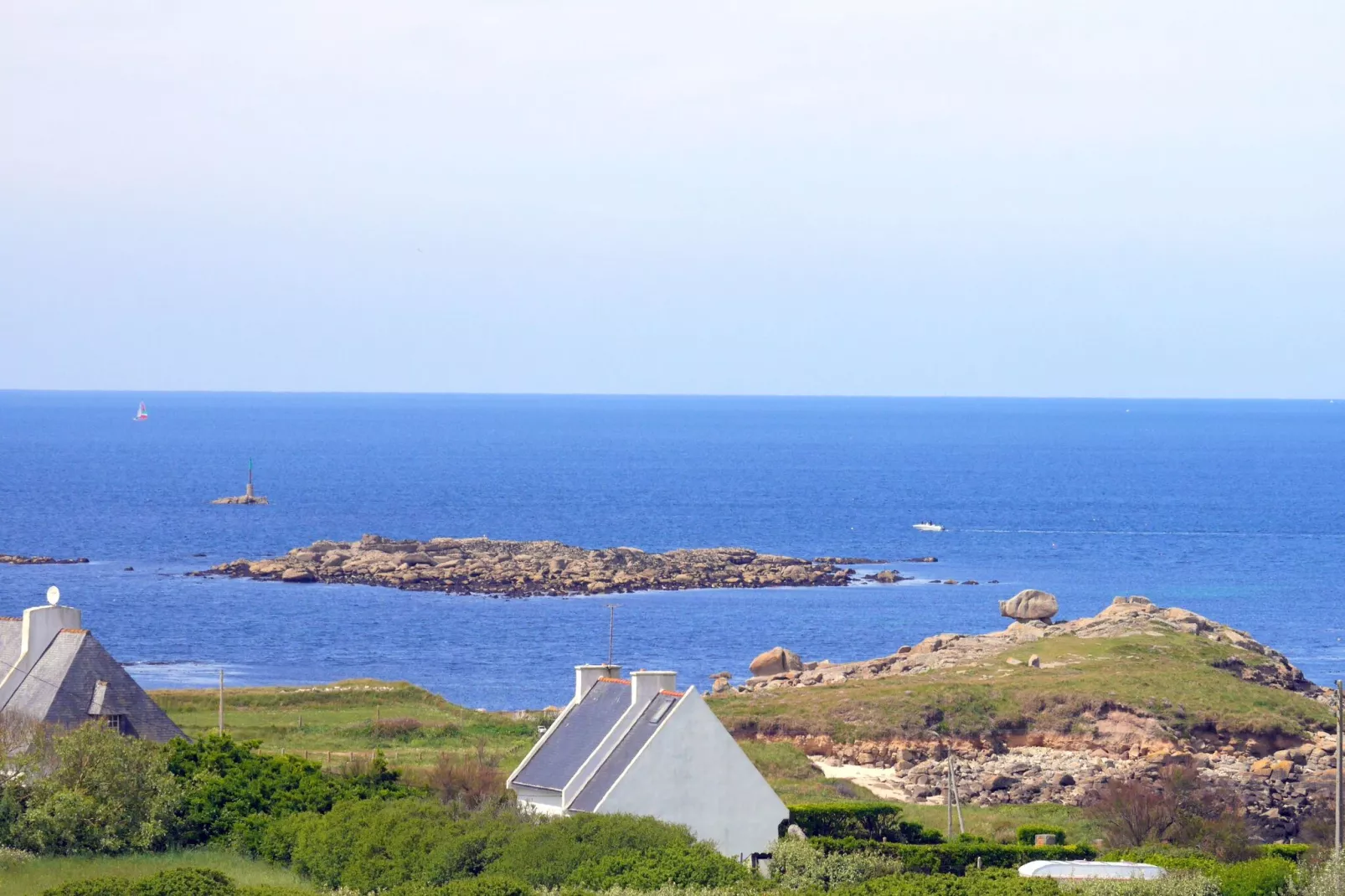 Ferienhaus mit 180° Panorama Meerblick Lampaul-Plouarzel-View summer