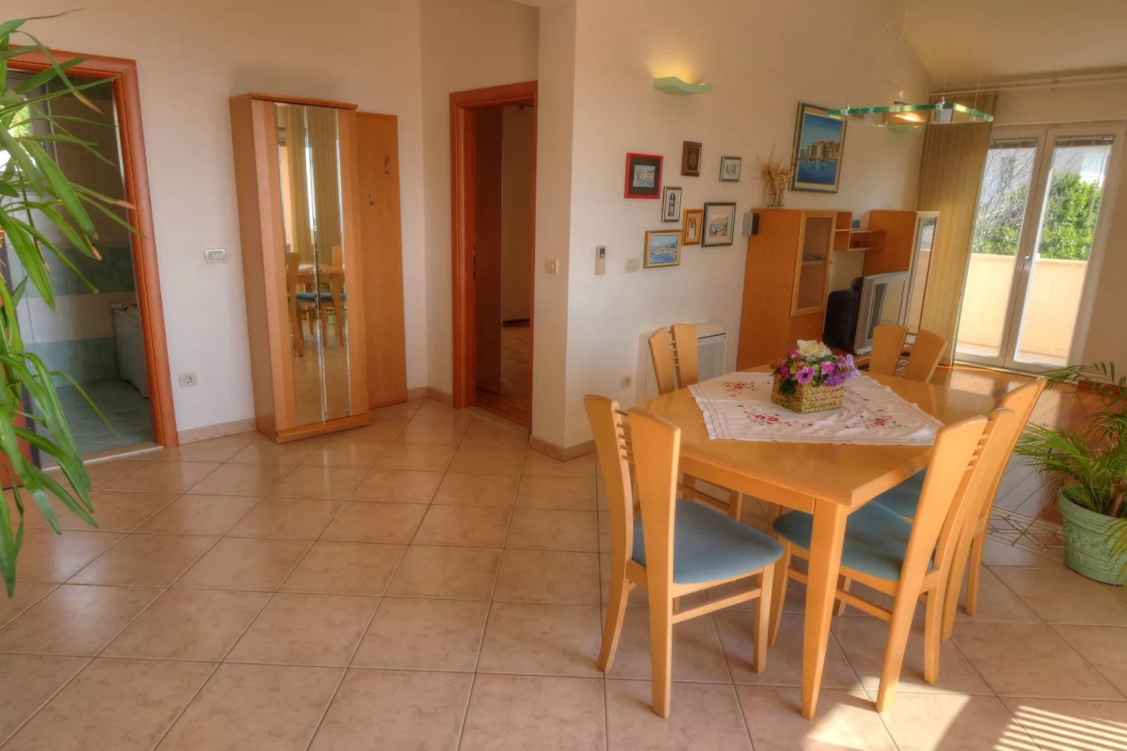 Apartment Villa Molina - One-Bedroom Apartment with Terrace and Sea View-Dining room