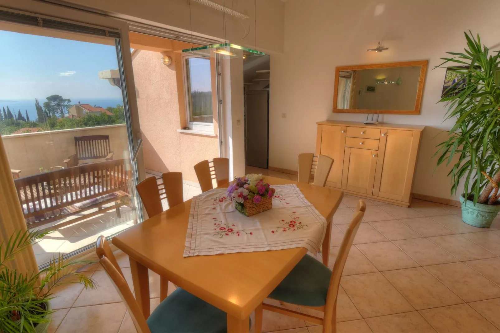 Apartment Villa Molina - One-Bedroom Apartment with Terrace and Sea View-Dining room