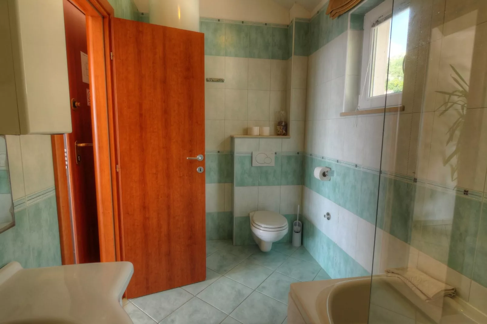 Apartment Villa Molina - One-Bedroom Apartment with Terrace and Sea View-Bathroom