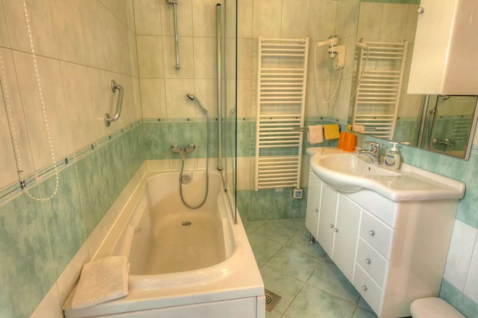 Apartment Villa Molina - One-Bedroom Apartment with Terrace and Sea View-Bathroom