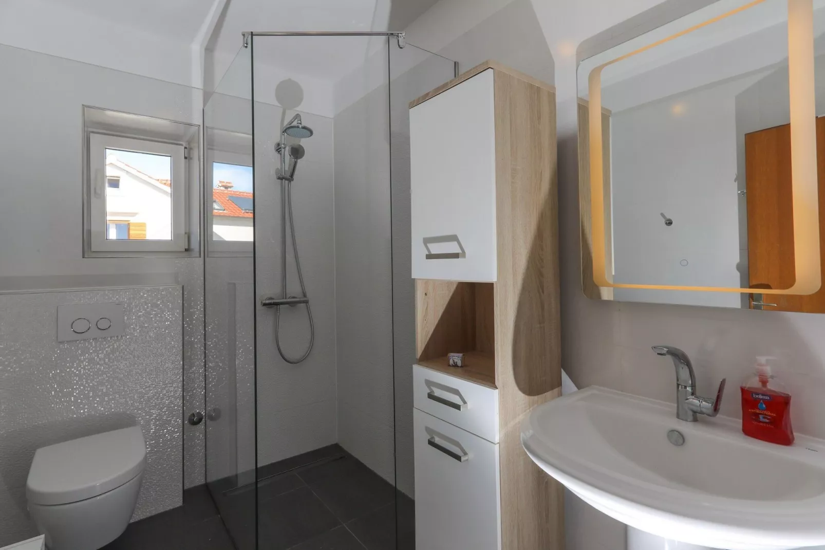 Apartment Perina - Comfort Two Bedroom Apartment with Terrace and Sea View-Salle de bain