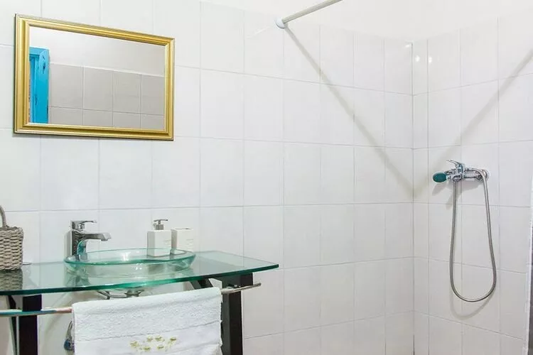 Holiday Home Mario - One-Bedroom Holiday Home-Badezimmer