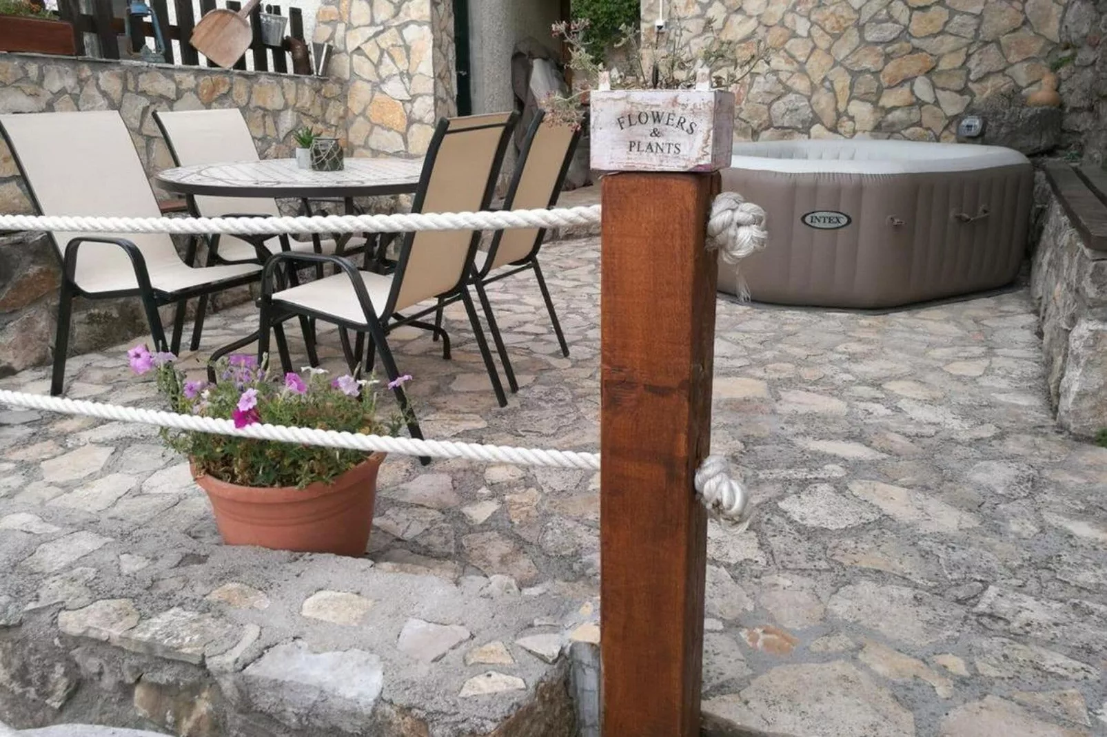Holiday Home Mario - One-Bedroom Holiday Home-Terrasse