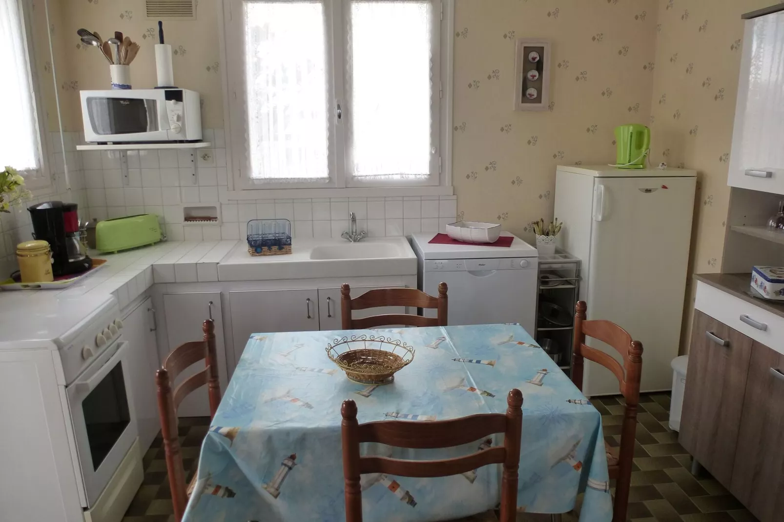 50m vom Sandstrand Ferienhaus Ploudalmézeau-Kitchen