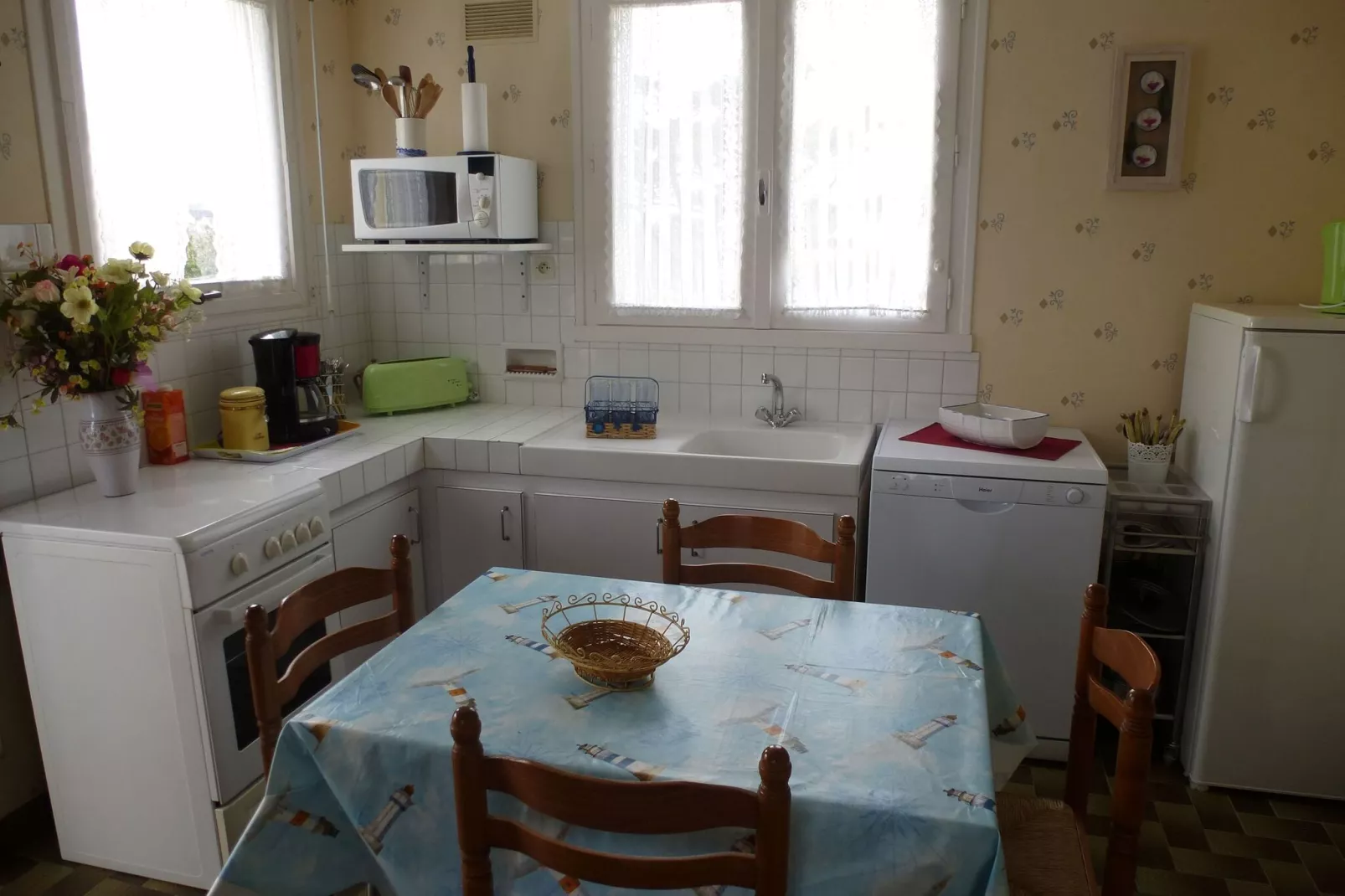 50m vom Sandstrand Ferienhaus Ploudalmézeau-Kitchen