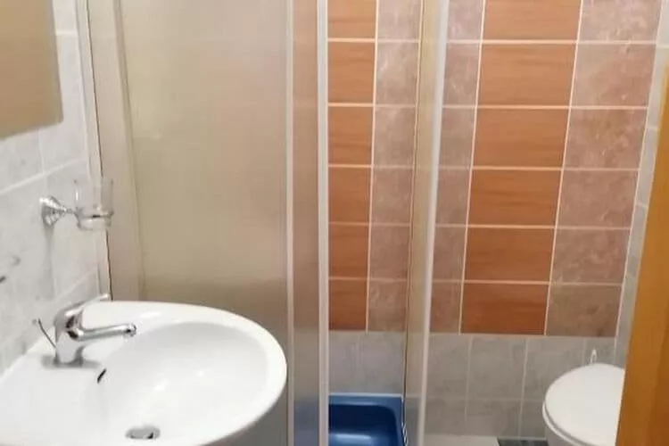 House Panorama - One Bedroom Apartment with Balcony and Sea View (Panoramahaus)-Bathroom