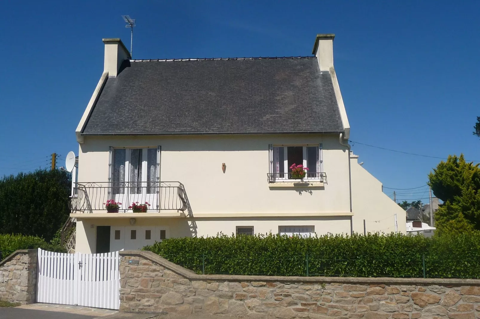 50m vom Sandstrand Ferienhaus Ploudalmézeau-Exterior summer