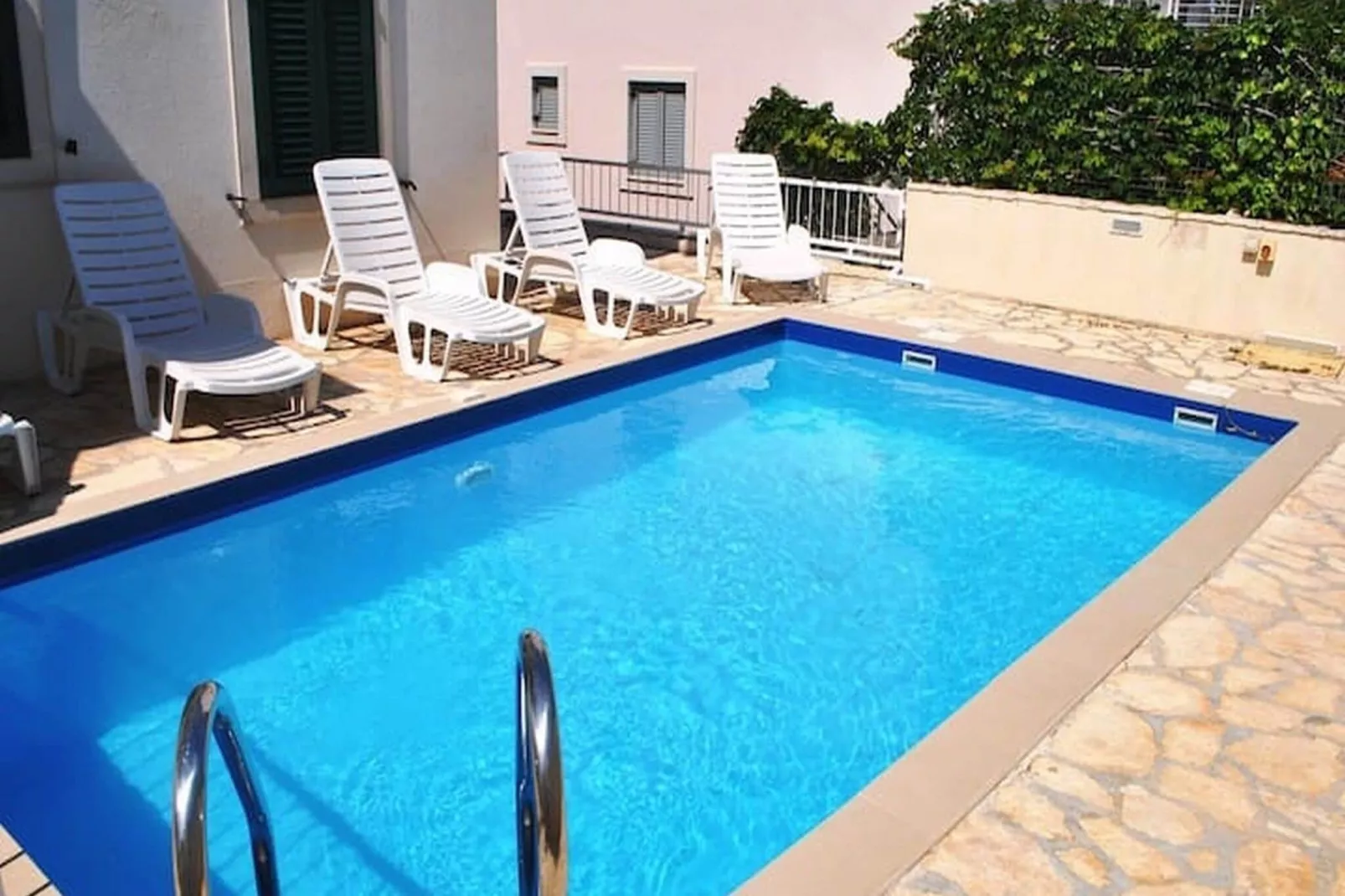Apartment Sunflower -  Two bedroom apartment with Terrace and Sea View-Piscine