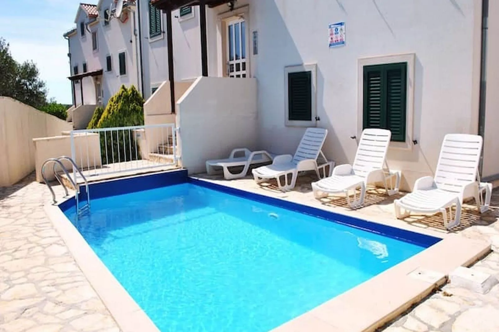 Apartment Sunflower -  Two bedroom apartment with Terrace and Sea View-Piscine