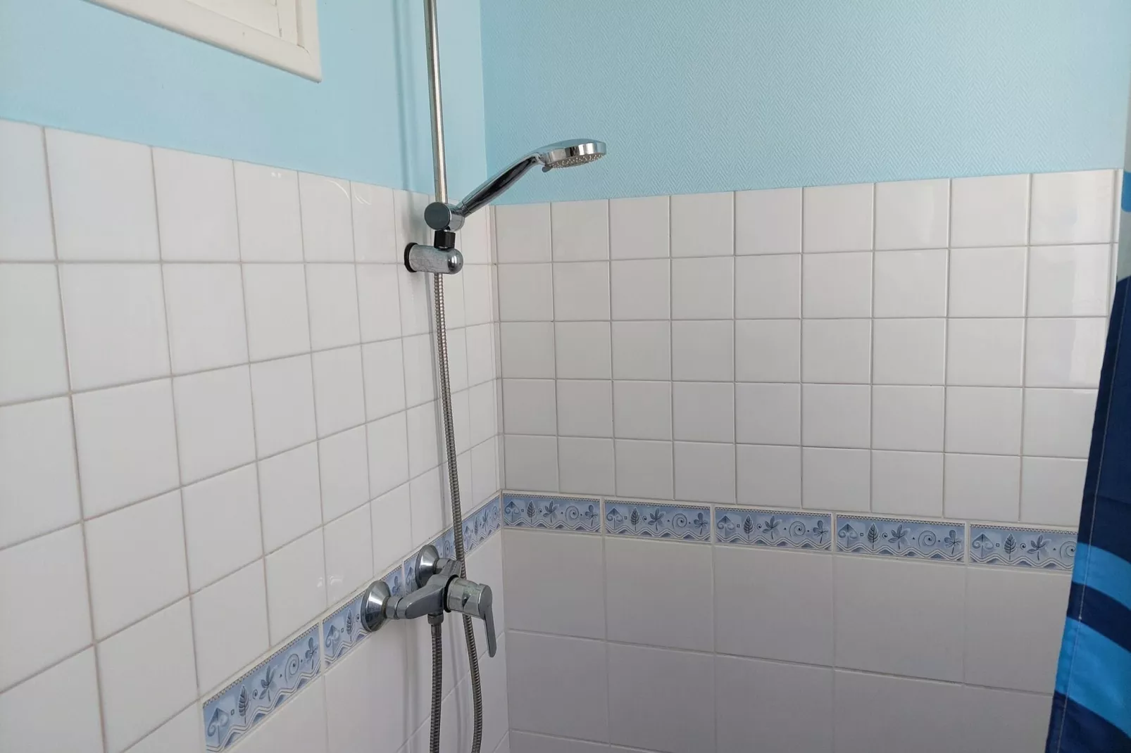 50m vom Sandstrand Ferienhaus Ploudalmézeau-Bathroom