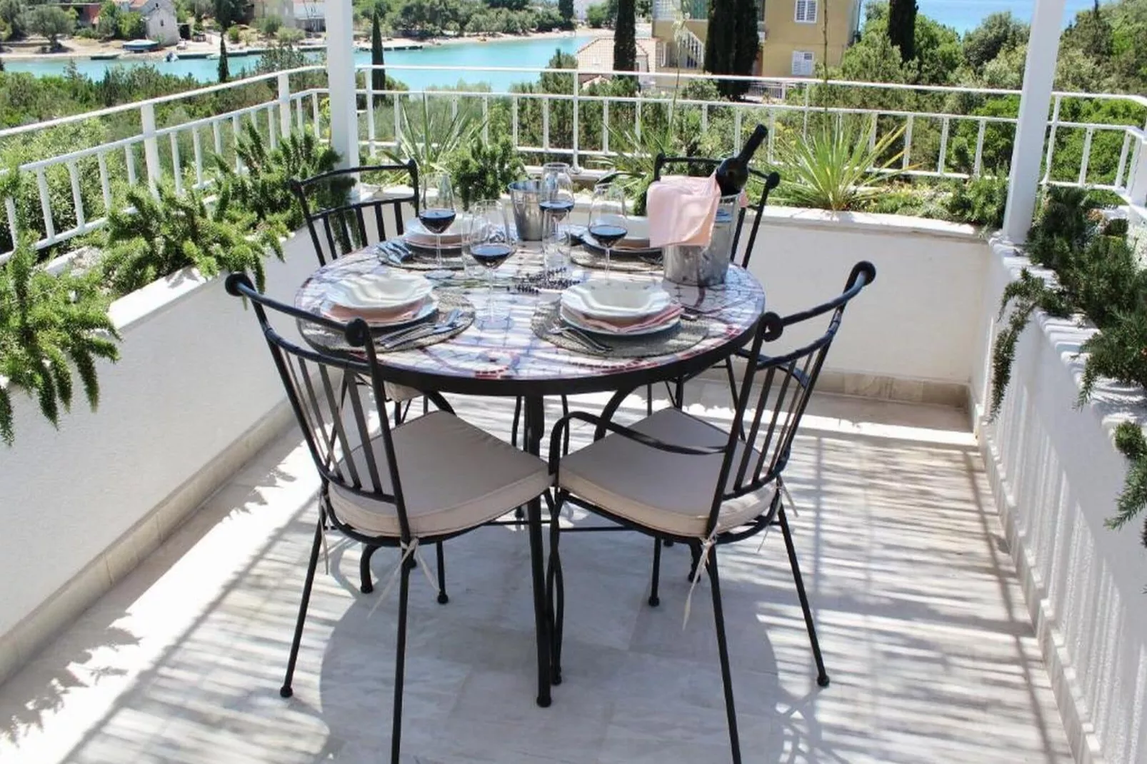 Villa Vera -Three Bedroom Villa with Swimming pool-Balcon-terrasse