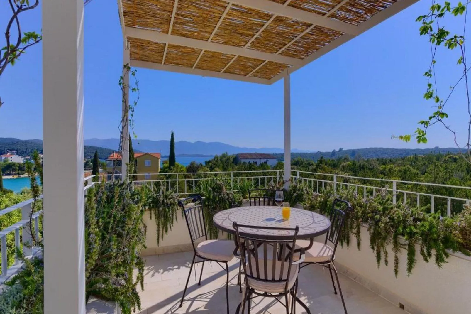Villa Vera -Three Bedroom Villa with Swimming pool-Balcon-terrasse