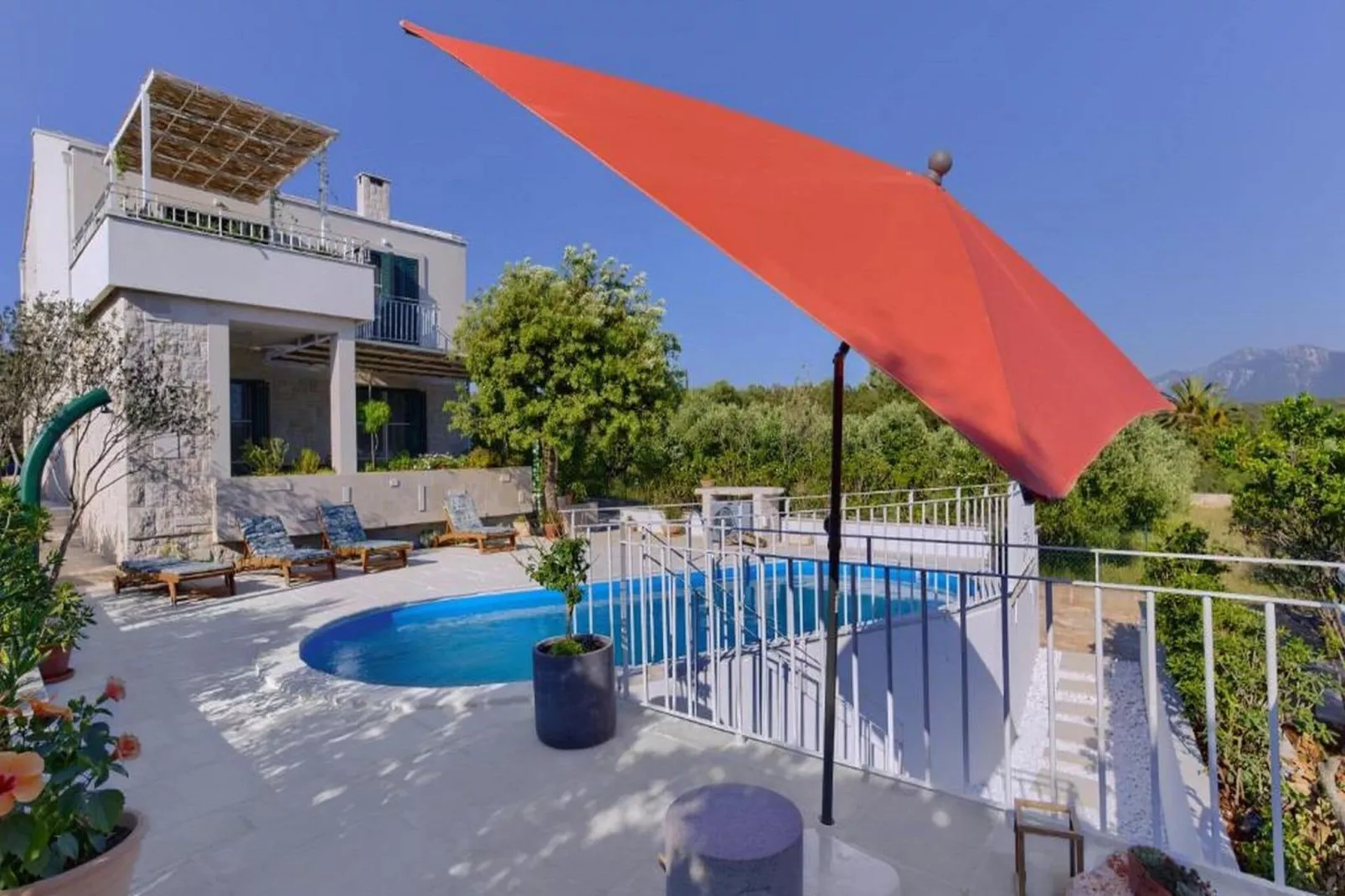 Villa Vera -Three Bedroom Villa with Swimming pool-Piscine